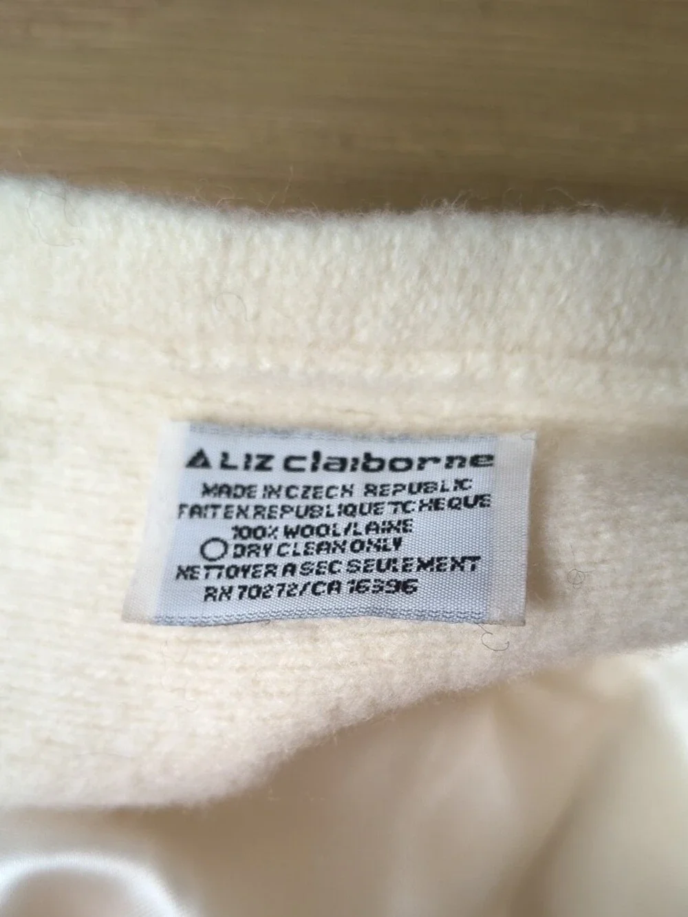 VTG Liz Claiborne Cream Wool Beret Hat Gold Metallic Trim Czech Republic NWOT